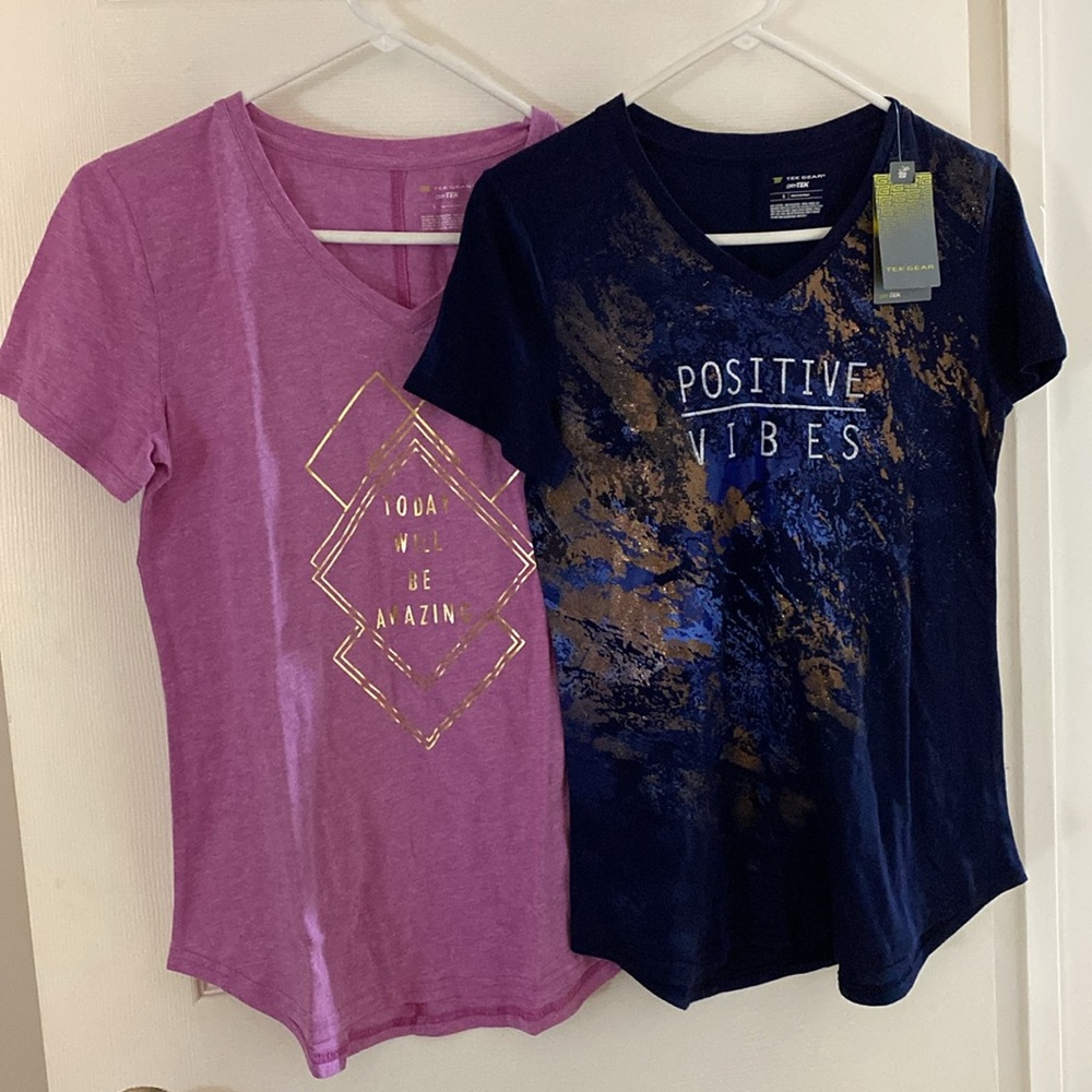 nwt pairs of graphic tees
